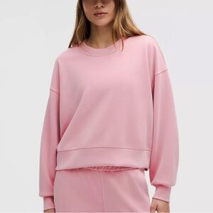 Lululemon Softstreme Perfectly Oversized Cropped Crew
Used - good condition